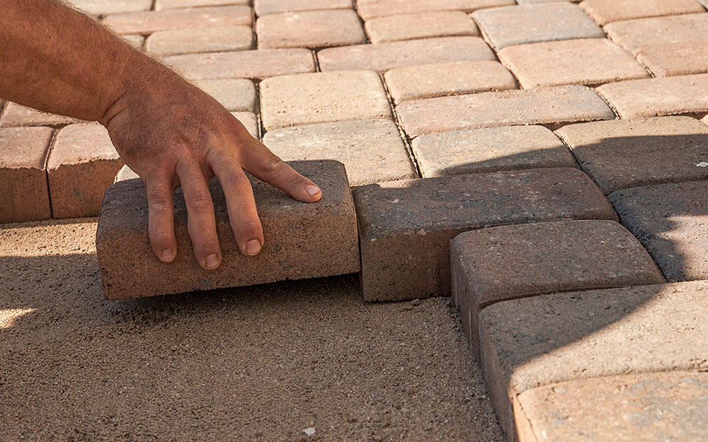 Laying a paving block